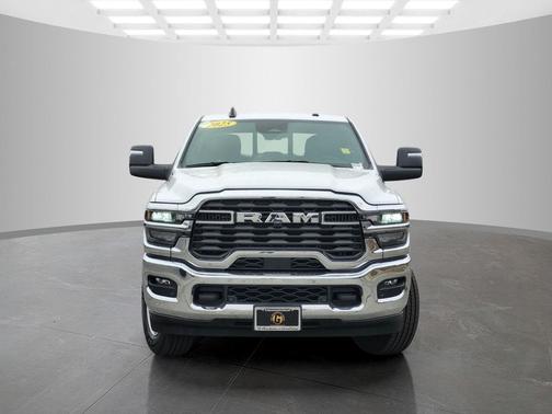 2025 RAM 2500 Tradesman Crew Cab 4x4 6'4' Box