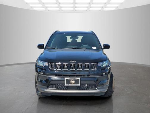 Diamond Black Crystal Pearlcoat 2026 Jeep Compass Latitude