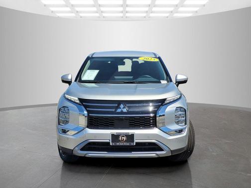 Alloy Silver Metallic 2025 Mitsubishi Outlander SE