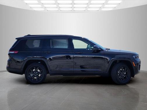 Diamond Black Crystal Pearlcoat 2026 Jeep Grand Cherokee L Altitude