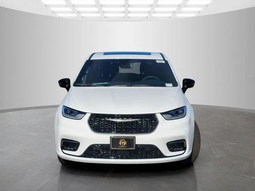 Bright White Clearcoat 2026 Chrysler Pacifica L