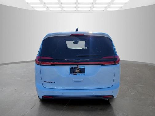 Bright White Clearcoat 2026 Chrysler Pacifica L
