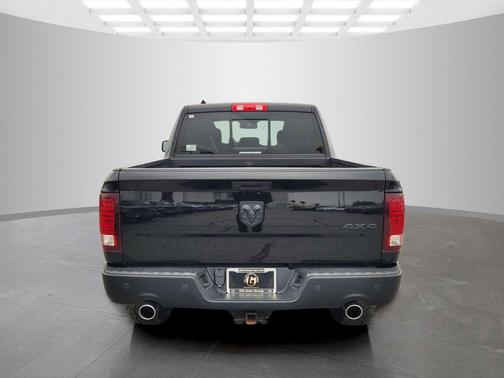 Diamond Black Crystal Pearlcoat 2021 RAM 1500 Classic Warlock Quad Cab 4x4 6'4' Box