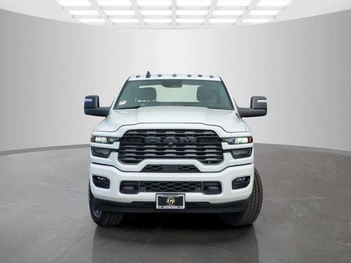 Bright White Clearcoat 2026 RAM 2500 Big Horn Crew Cab 4x4 6'4' Box