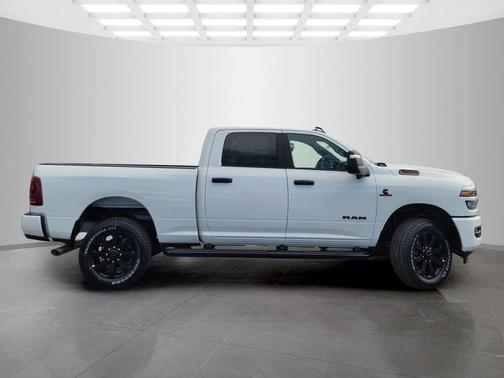 Bright White Clearcoat 2026 RAM 2500 Big Horn Crew Cab 4x4 6'4' Box