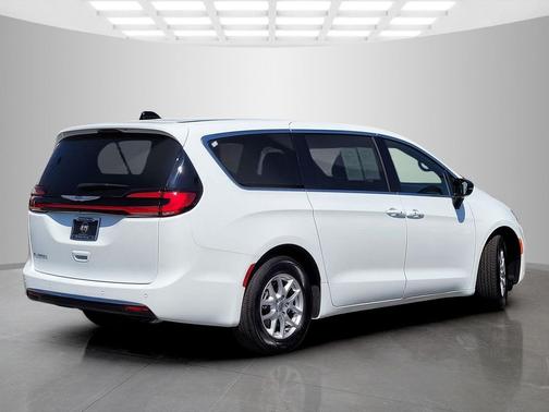 2024 Chrysler Pacifica Touring