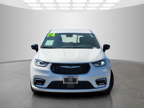 2024 Chrysler Pacifica Touring