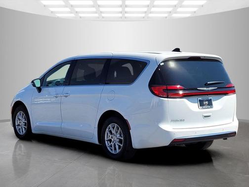 2024 Chrysler Pacifica Touring