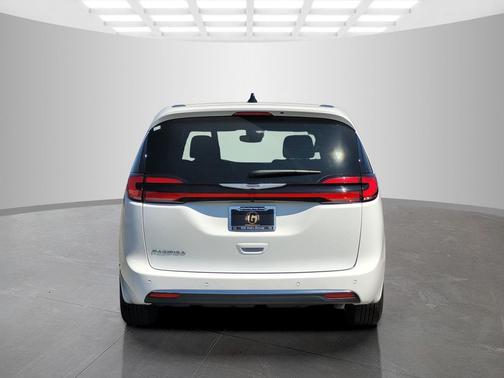2024 Chrysler Pacifica Touring