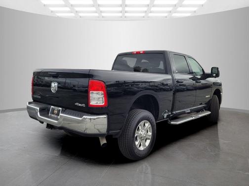 Diamond Black Crystal Pearlcoat 2024 RAM 2500 Big Horn Crew Cab 4x4 6'4' Box