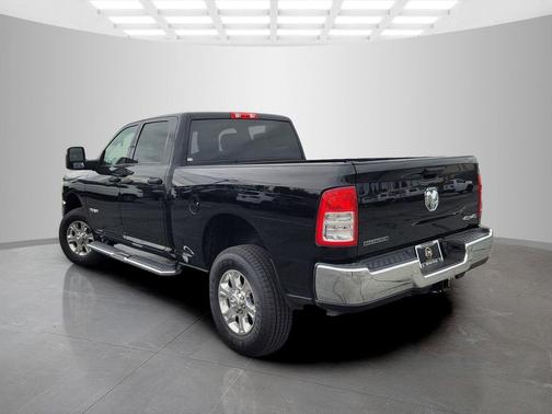 Diamond Black Crystal Pearlcoat 2024 RAM 2500 Big Horn Crew Cab 4x4 6'4' Box