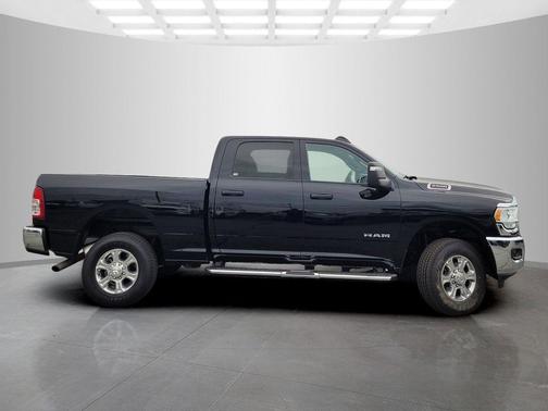 Diamond Black Crystal Pearlcoat 2024 RAM 2500 Big Horn Crew Cab 4x4 6'4' Box