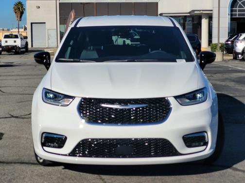 2026 Chrysler Pacifica L