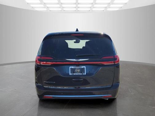 Diamond Black Crystal Pearlcoat 2026 Chrysler Pacifica L