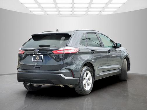2021 Ford Edge SE