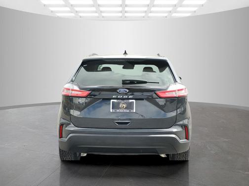 2021 Ford Edge SE