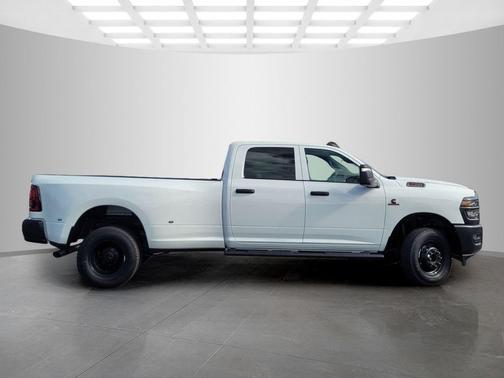 2026 RAM 3500 Tradesman Crew Cab 4x4 8' Box
