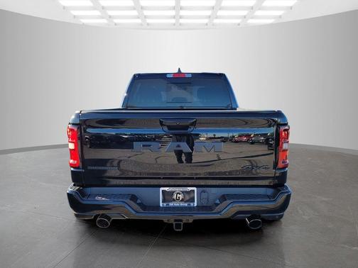 Diamond Black Crystal Pearlcoat 2026 RAM 1500 Big Horn/Lone Star