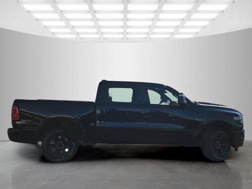 Diamond Black Crystal Pearlcoat 2026 RAM 1500 Big Horn/Lone Star