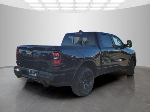 Diamond Black Crystal Pearlcoat 2026 RAM 1500 Big Horn/Lone Star