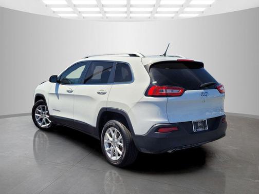 Bright White Clearcoat 2016 Jeep Cherokee Latitude
