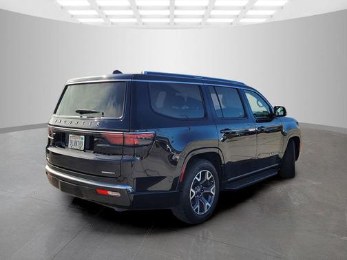 Diamond Black Crystal Pearlcoat 2023 Jeep Wagoneer Series III 4x4