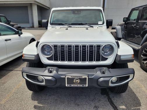 Bright White Clearcoat 2024 Jeep Wrangler 4-Door Sahara 4x4