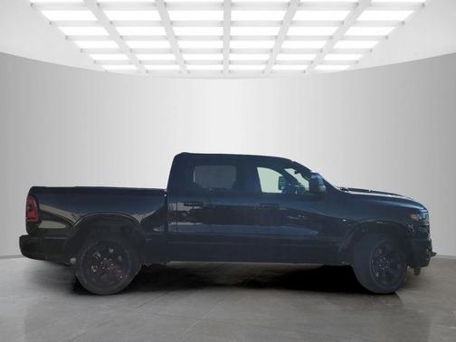 Diamond Black Crystal Pearlcoat 2026 RAM 1500 Big Horn/Lone Star