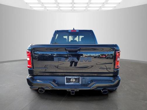 Diamond Black Crystal Pearlcoat 2026 RAM 1500 Big Horn/Lone Star
