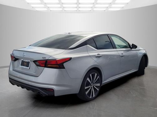 2022 Nissan Altima SR FWD