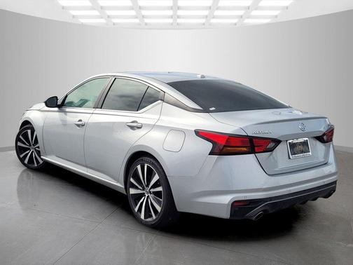 2022 Nissan Altima SR FWD