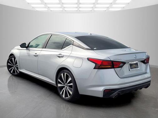 2022 Nissan Altima SR FWD