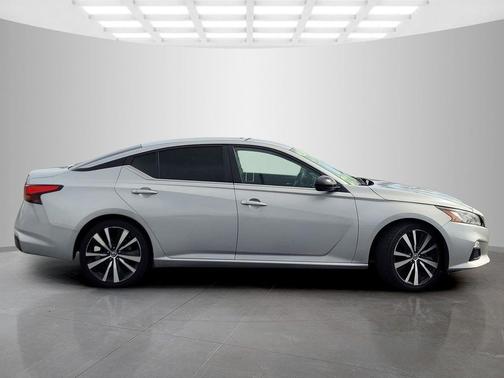 2022 Nissan Altima SR FWD