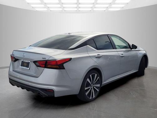 2022 Nissan Altima SR FWD