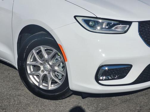 2026 Chrysler Pacifica L