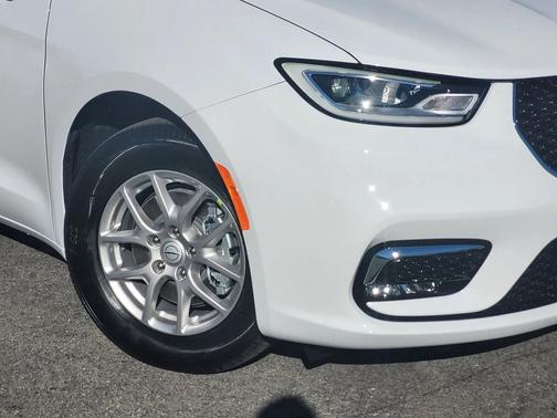Bright White Clearcoat 2026 Chrysler Pacifica L