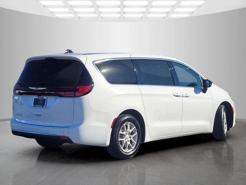 Bright White Clearcoat 2026 Chrysler Pacifica L