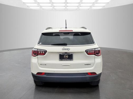 White Clearcoat 2017 Jeep New Compass Latitude
