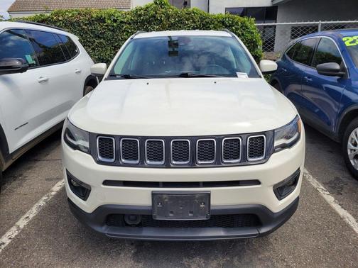 White Clearcoat 2017 Jeep New Compass Latitude