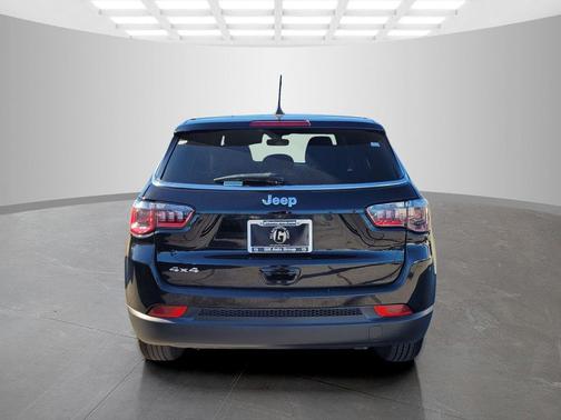 Diamond Black Crystal Pearlcoat 2023 Jeep Compass Sport