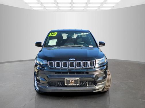 Diamond Black Crystal Pearlcoat 2023 Jeep Compass Sport