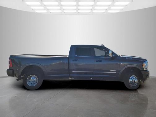 Granite Crystal Metallic Clearcoat 2022 RAM 3500 Limited Crew Cab 4x4 8' Box