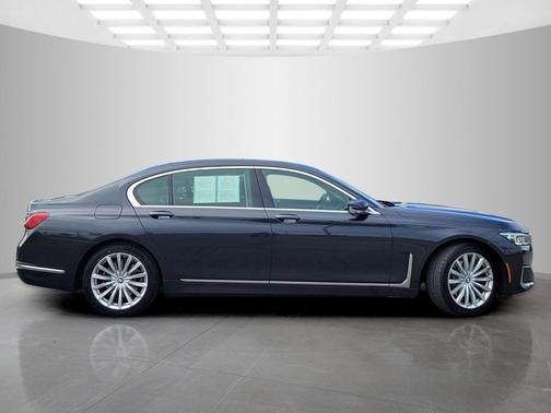 2022 BMW 740 i xDrive