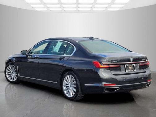 2022 BMW 740 i xDrive