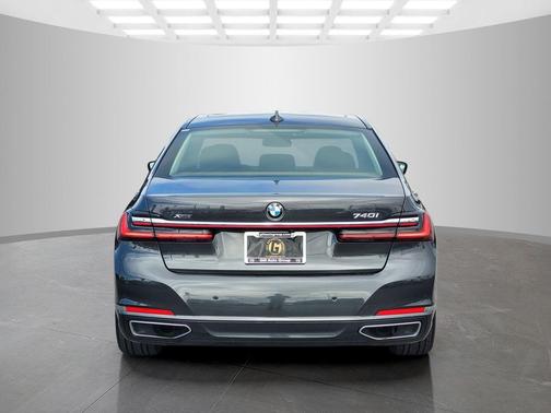 2022 BMW 740 i xDrive
