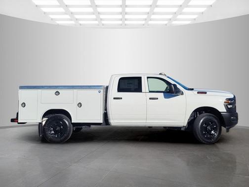 2025 RAM 2500 Tradesman Crew Cab 4x4 8' Box