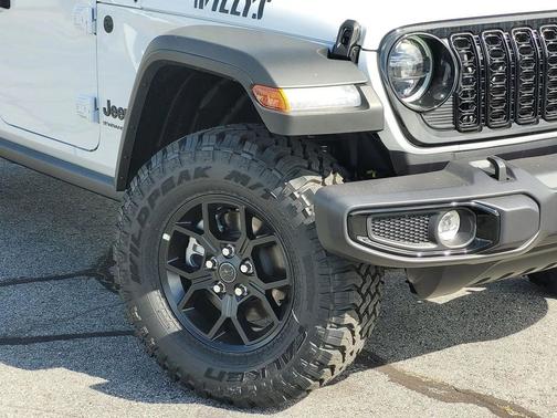 Bright White Clearcoat 2026 Jeep Wrangler Willys