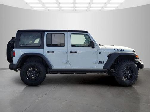 Bright White Clearcoat 2026 Jeep Wrangler Willys