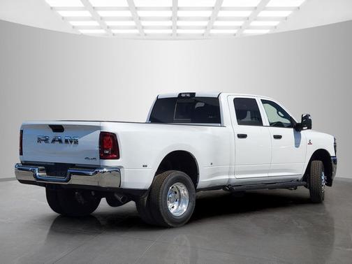 2025 RAM 3500 Tradesman Crew Cab 4x4 8' Box