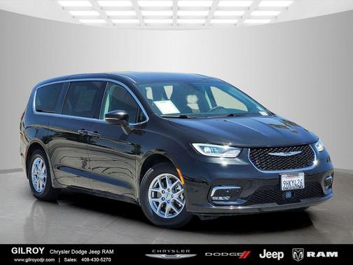 Brilliant Black Crystal Pearlcoat 2023 Chrysler Pacifica Touring L